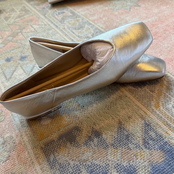 Sam Edelman Kasey Silver Flats - Picture 9 of 9